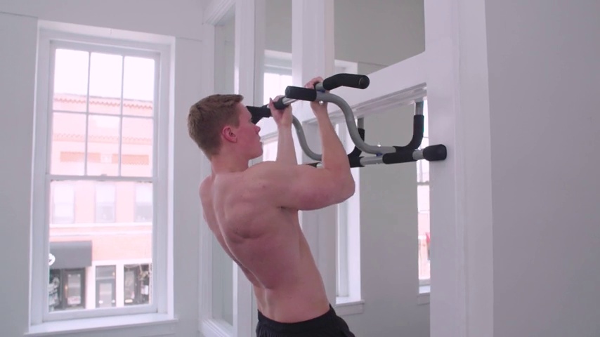 Doorway pull up bar installed in a home doorway