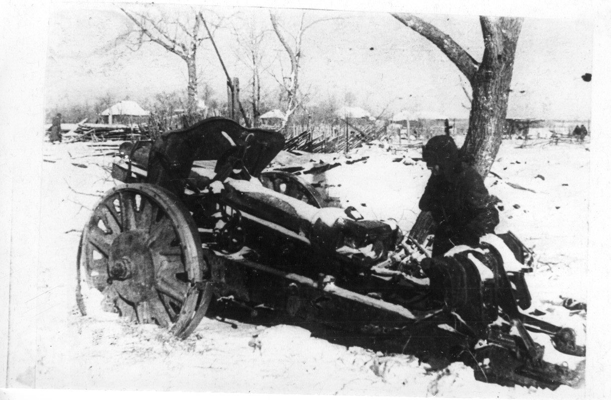 Западный фронт. Подбитая немецкая пушка в районе д.Крюково. [8 декабря] 1941 г.