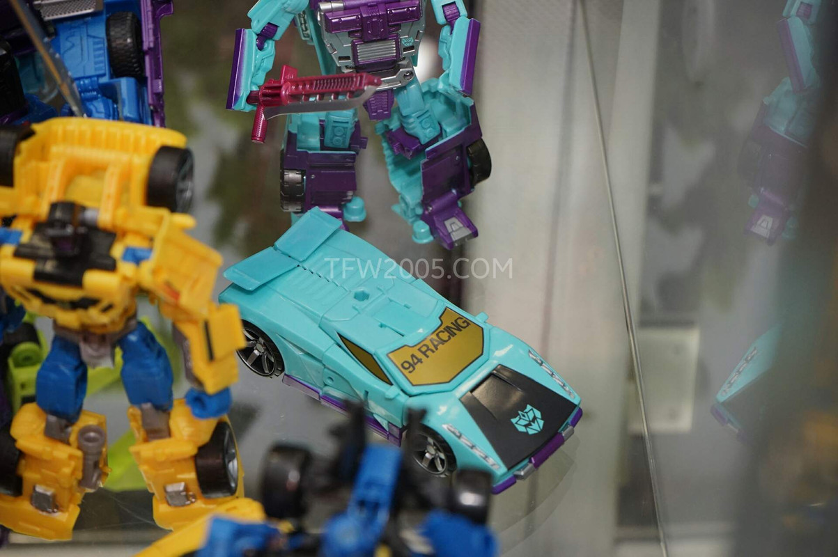 SDCC2015-Hasbro-Case-Transformers-Combiner-Wars-