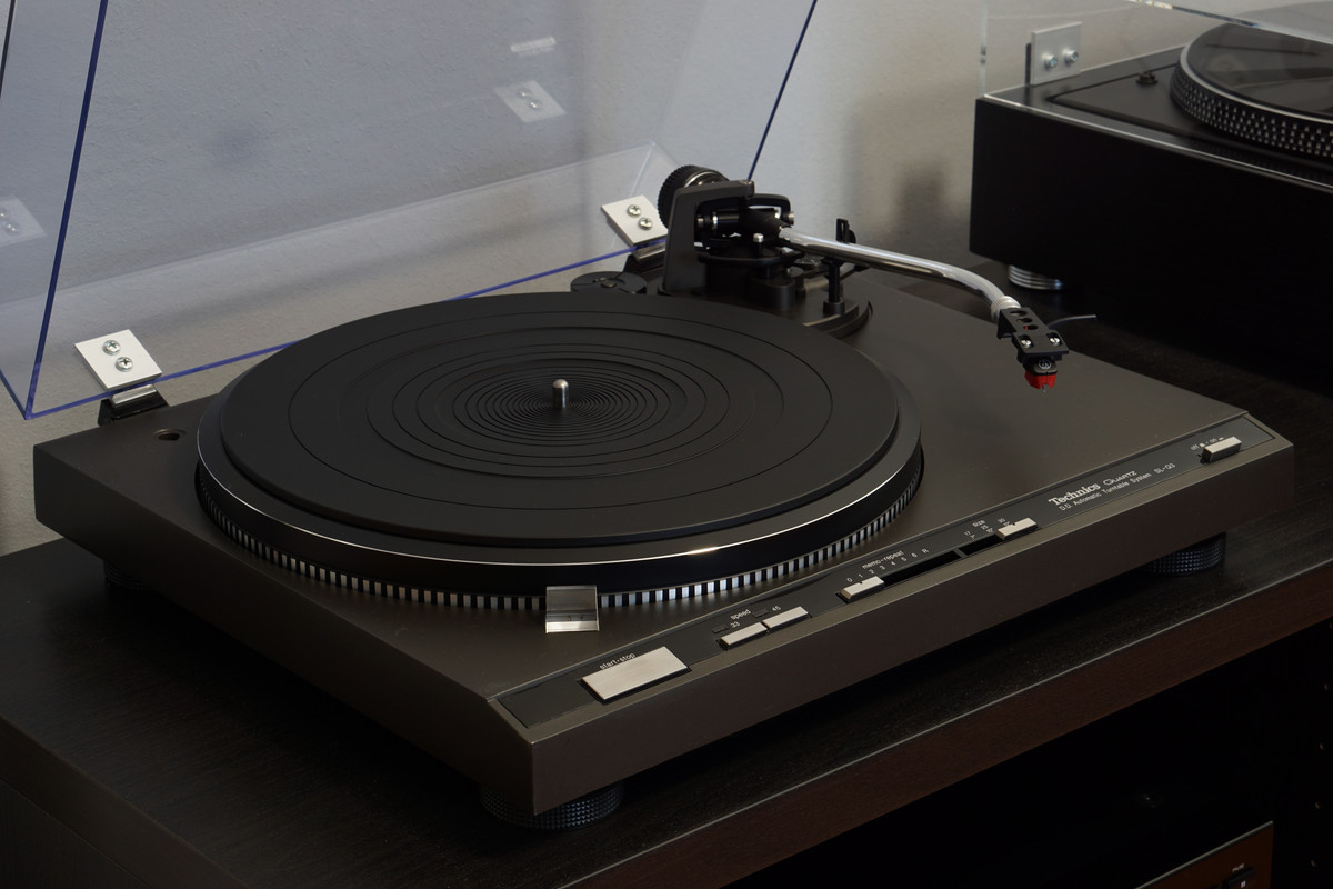 [Bild: Technics-SL-Q3-2.jpg]