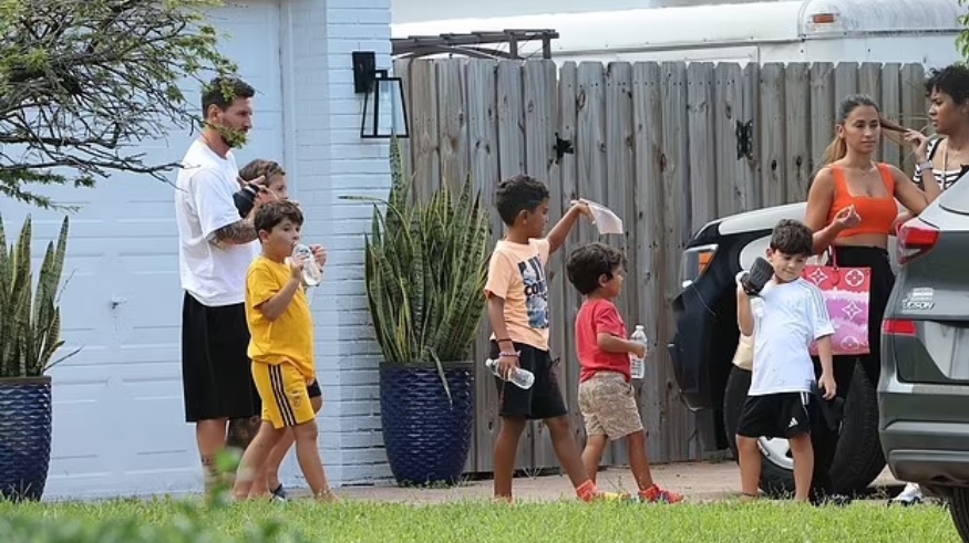 Lionel Messi dan keluarga.