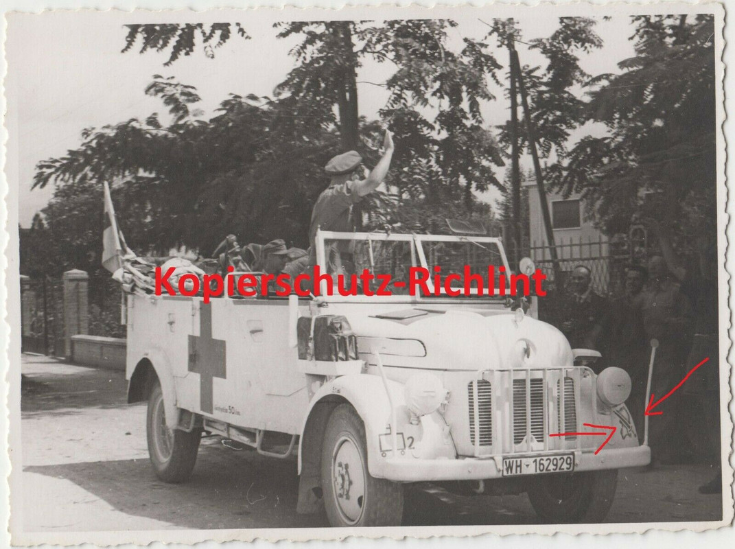 Wehrmacht Italien weißer PKW Kübelwagen  Sanitäter DRK Wappen