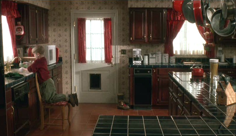 Dům z filmu "Sám doma"  Home-Alone-house-red-and-green-kitchen