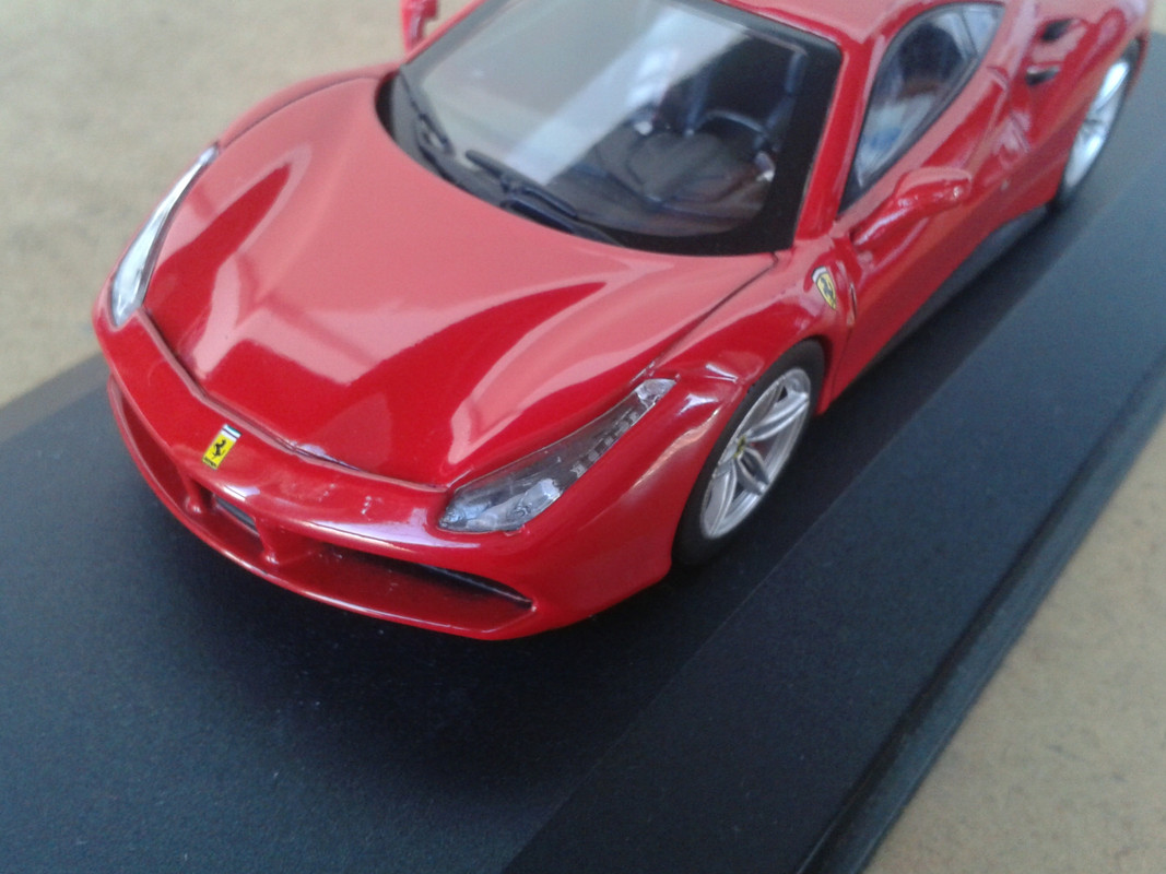 2015 Ferrari 488 GTB (ixo-nº8 Ferrari GT Collection) (18)