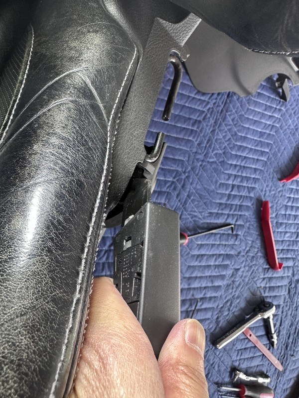 Wingback_assembly_09