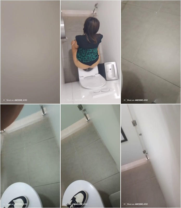 [Image: Overstall-pee-spy-2.jpg]