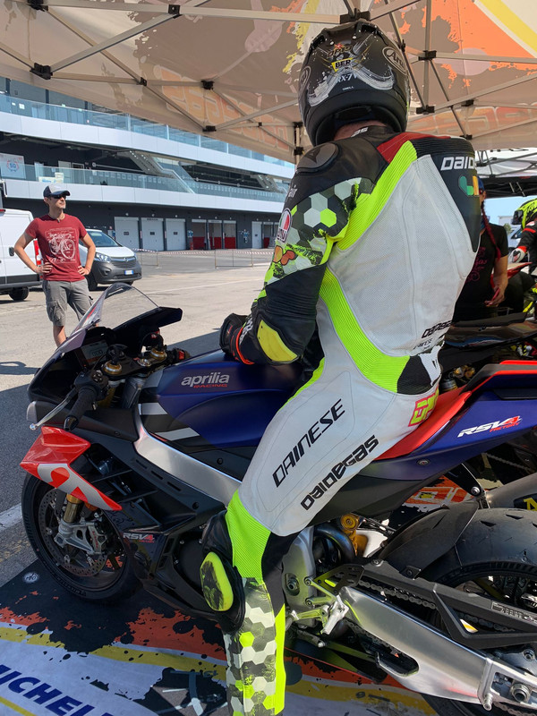 B73FECA1-BB3C-4426-BB5C-55779DACA109