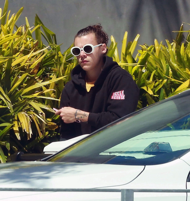 harry-styles-sunglasses