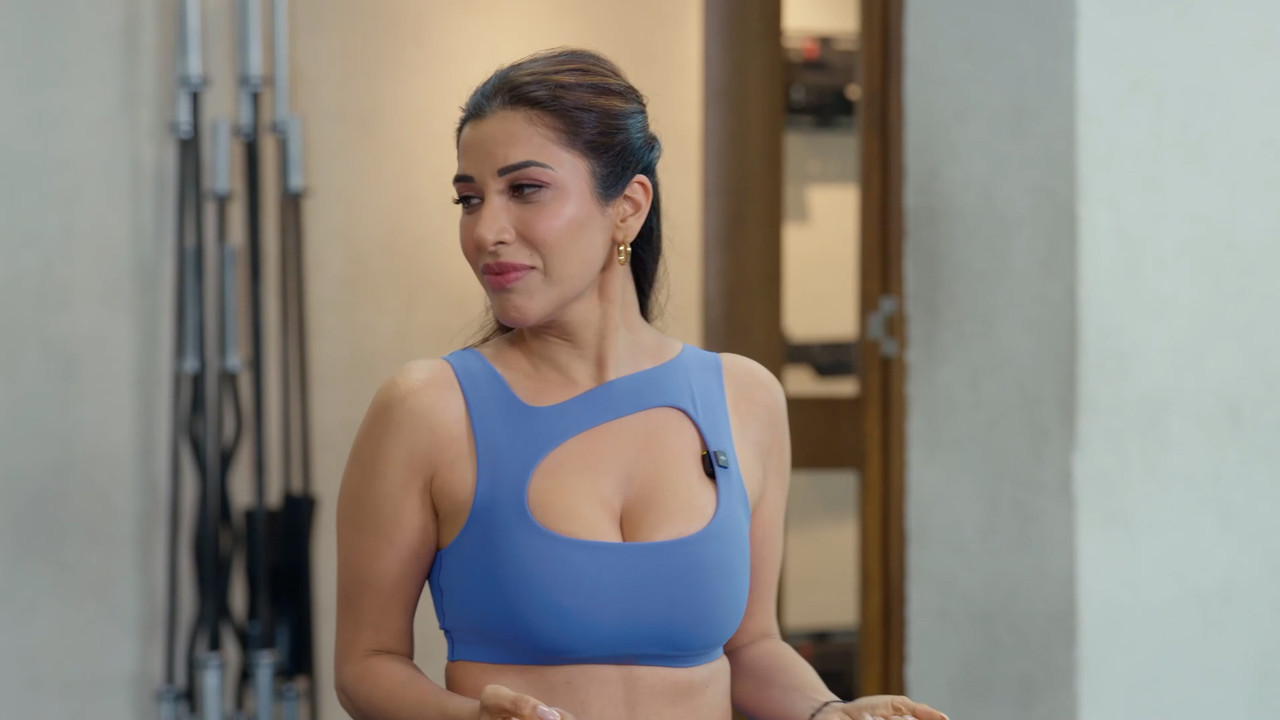 [Image: Fit-With-Sophie-Malaika-00-08-03-02-Still009.jpg]