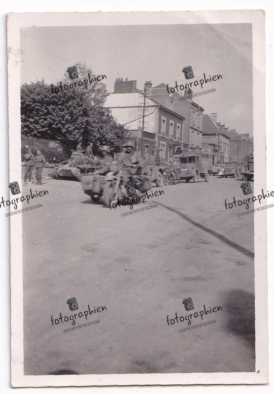 orginal Foto 2. Weltkrieg Frankreich Kfz Pkw Motorrad Krad Vormarsch 1940