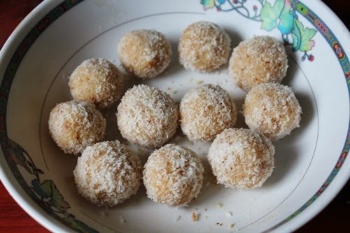 Instant Coconut Ladoo