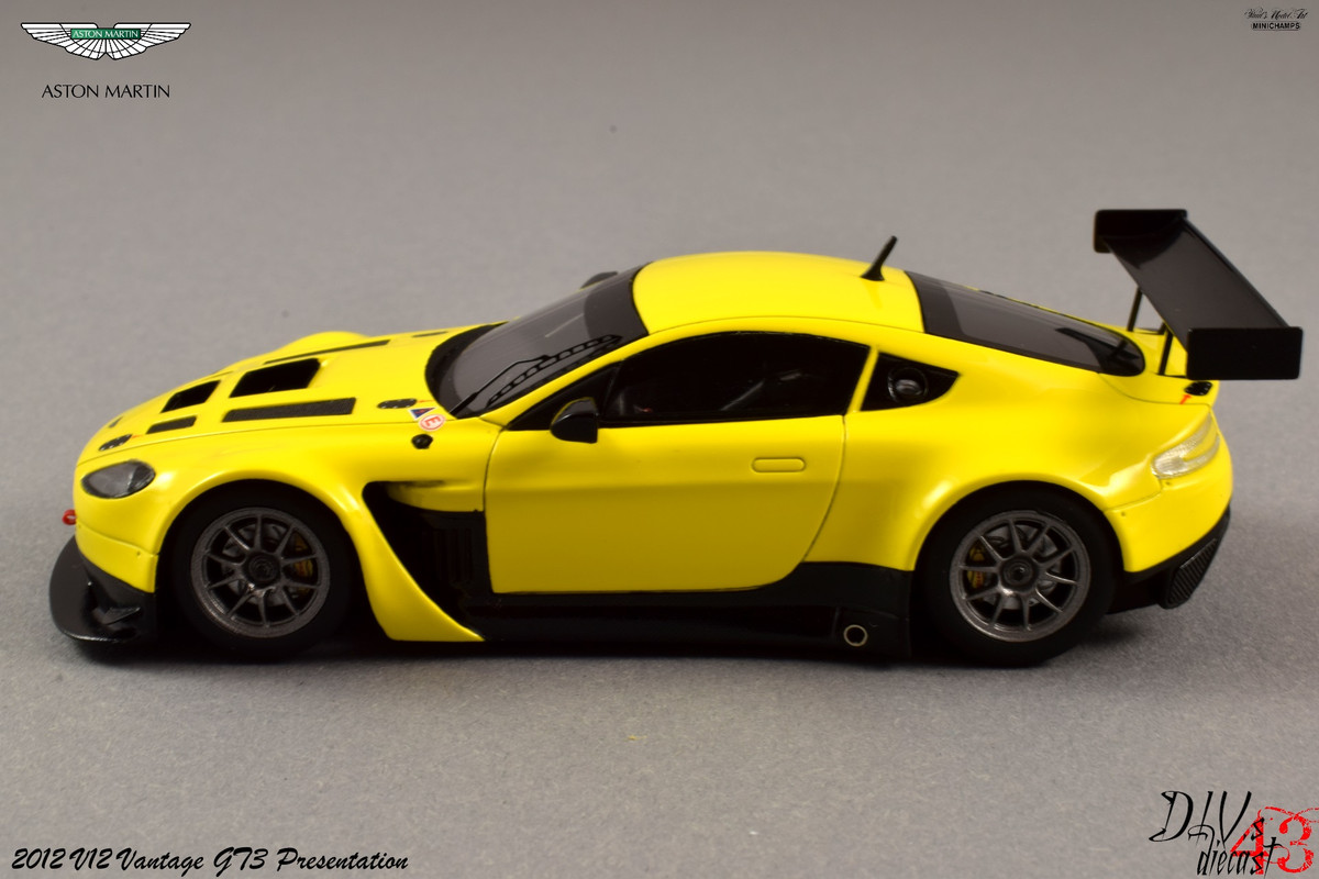 Aston Martin_V12_Vantage_Presentation_Minichamps (2)