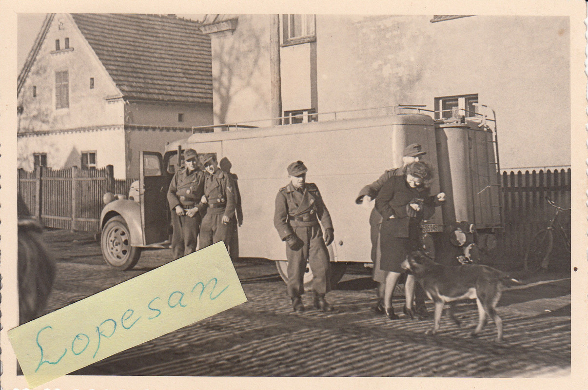 Foto Elite Panzer Sturmgeschütz STUG Uniform LKW