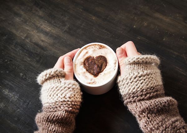 love-heart-cozy-winter-coffee-drink-hands