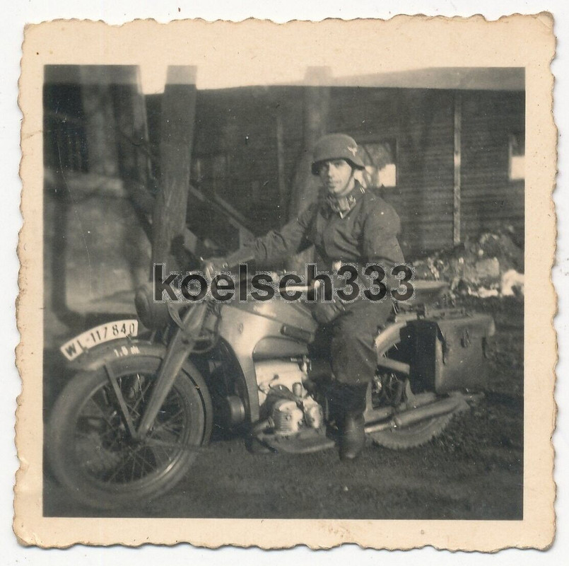 Foto Kradmelder auf Zündapp Motorrad mit Luftwaffe Kfz Kennzeichen WL-117840