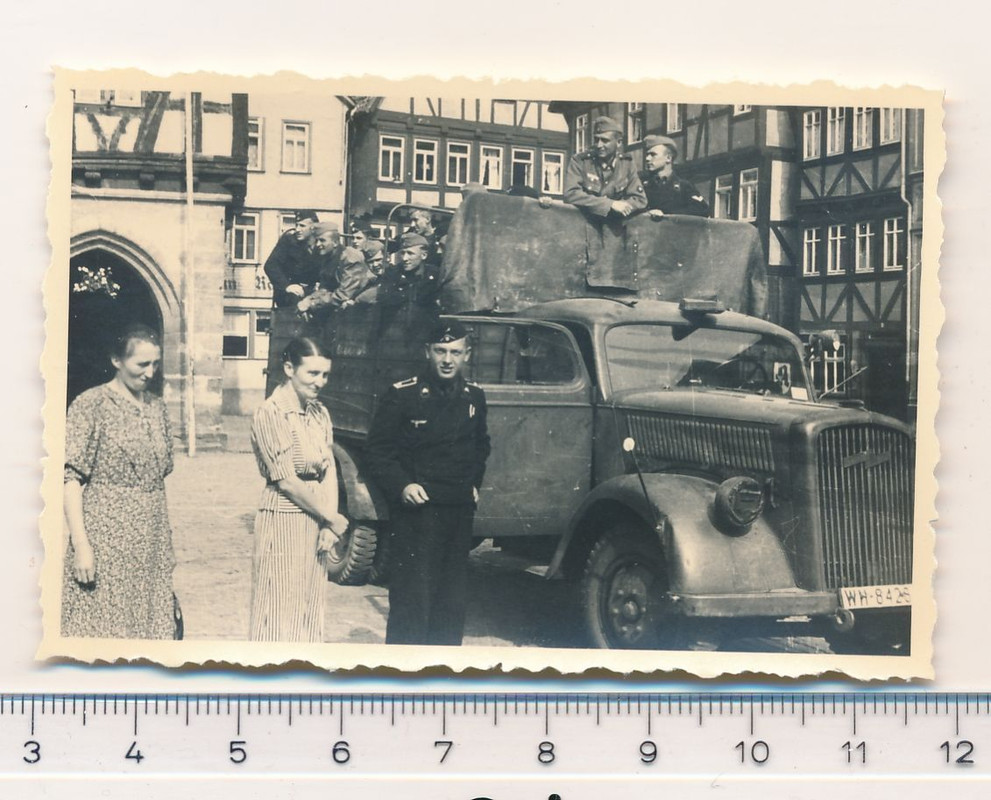 SUPER FOTO 2.WK Panzersoldaten auf Panzerspähwag