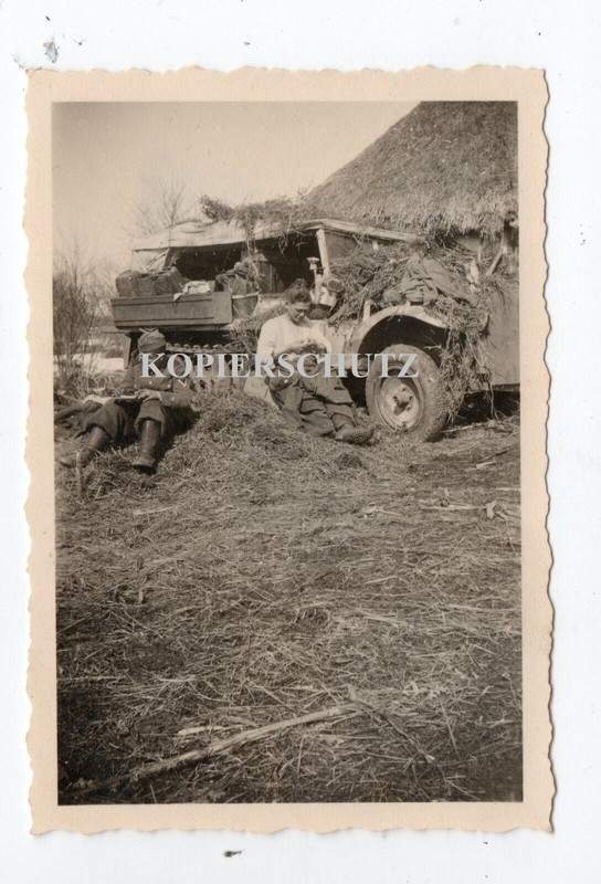 Russland SDkfz LKW Halbkette Tarn camo Soldat rast Gehöft Hütte