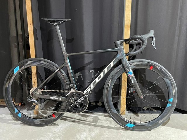 04B16CF3-2C03-4BB9-9726-5ABA3A67095A