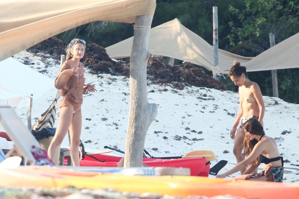 Candice-Swanepoel-Sexy-Topless-Nude-The-Fappening-Blog-com-24-1024