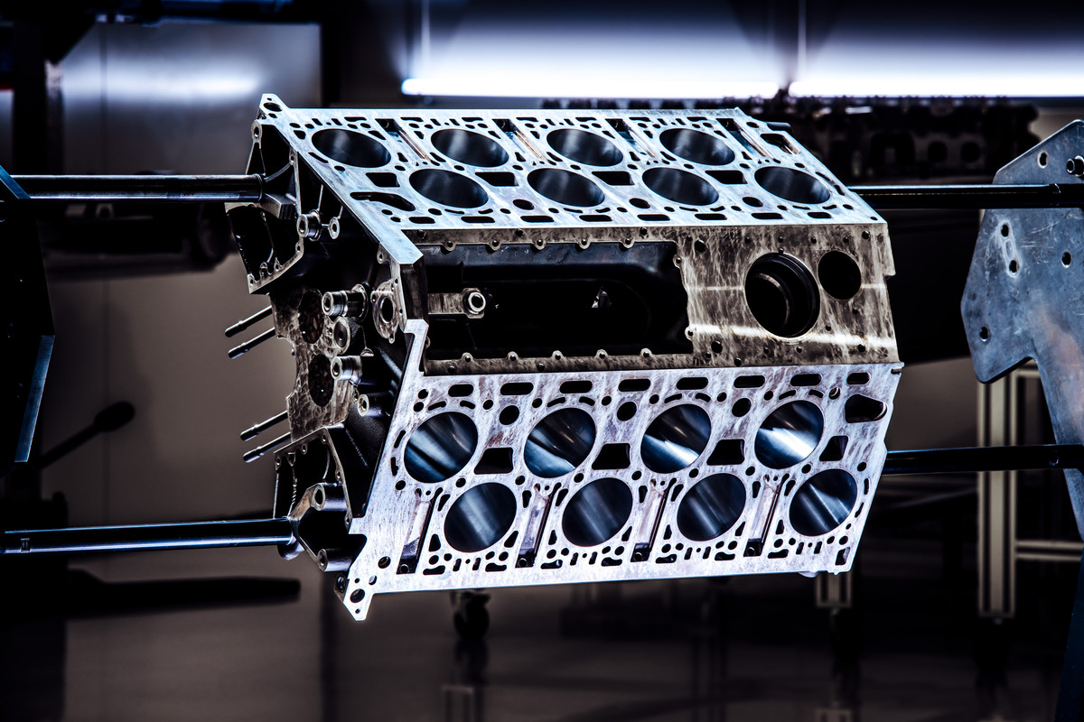 01BUGATTI_W16