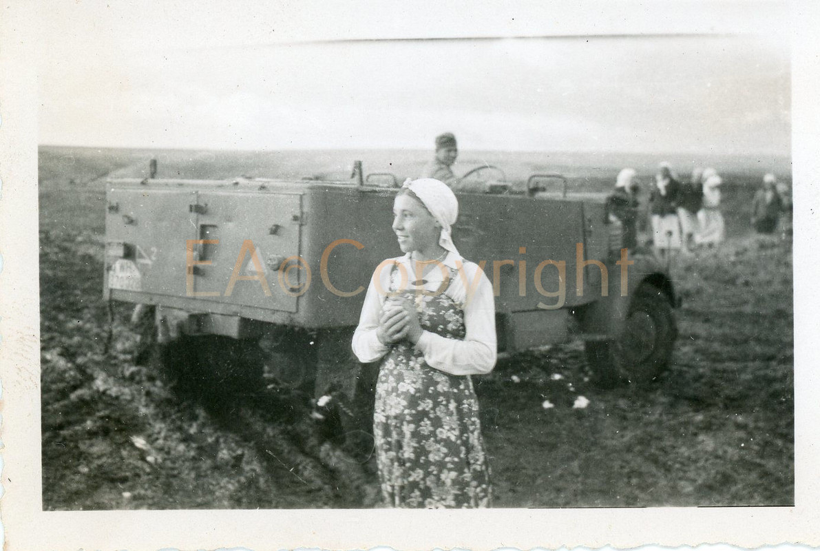 Russland Russin Ukrainerin Frau Mädel Ostvölker Girl LKW Auto Wagen Foto