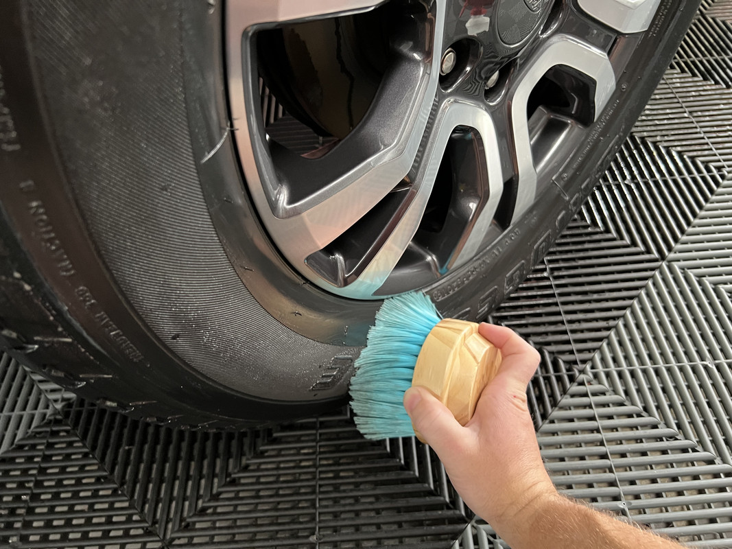 STAGA Wheel & Tire Brush for Car for Rim Soft Bristle Car Wash Brush Cleans  Tires & Releases Dirt & Road Grime Long Handle for 