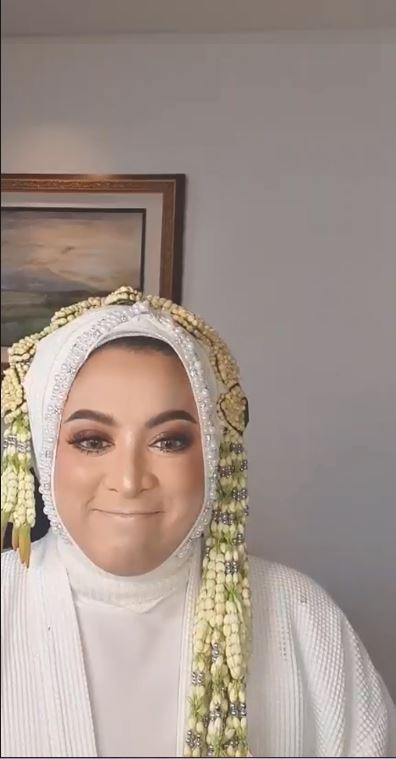 Jane Shalimar melakukan tayangan langsung