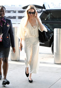 Angelina-Jolie-Nip-JFKAirport101