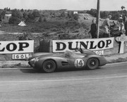 24 HEURES DU MANS YEAR BY YEAR PART ONE 1923-1969 - Page 39 56lm14-Aston-Martin-DBR-1250-Tony-Brooks-Reg-Parnell-11