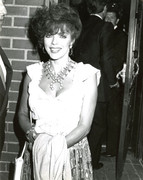 Joan-Collins-h23