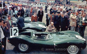 24 HEURES DU MANS YEAR BY YEAR PART ONE 1923-1969 - Page 33 54lm12-Jag-DType-S-Moss-P-Walker-2