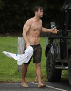 Chris-Hemsworth-superficial-guys-11