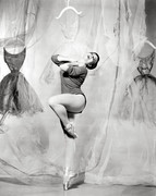 leslie-caron-mc67