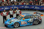 24 HEURES DU MANS YEAR BY YEAR PART SIX 2010 - 2019 - Page 5 2011-LM-480-Flying-Lizard-Motorsports-0015