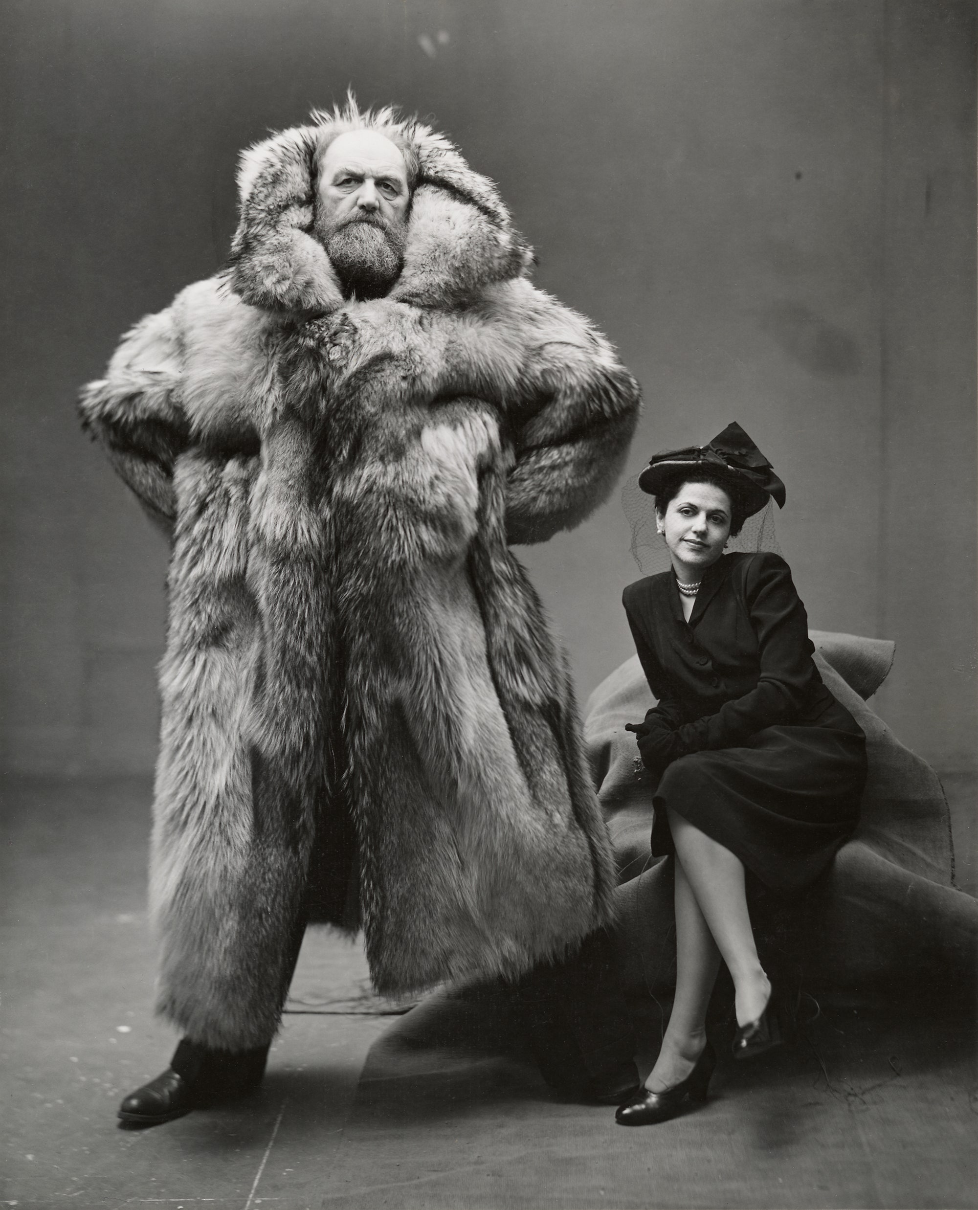 https://i.postimg.cc/ZJ8L2RFJ/Syme-Irving-Penn.jpg