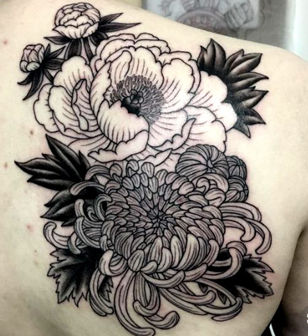 Black-and-white-flower-tattoo 512235 (11)