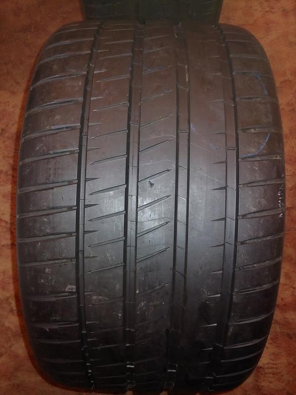 MPS4-S-305-30-20-N0-type-tread-outside-of-tyre-on-left-Copy.jpg