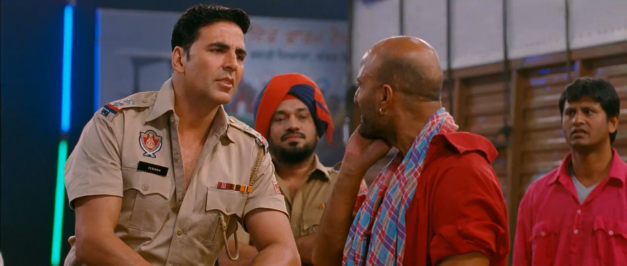 Khiladi 786 2012 BluRay [Hindi + Tamil] 480p 720p ESub Screenshot