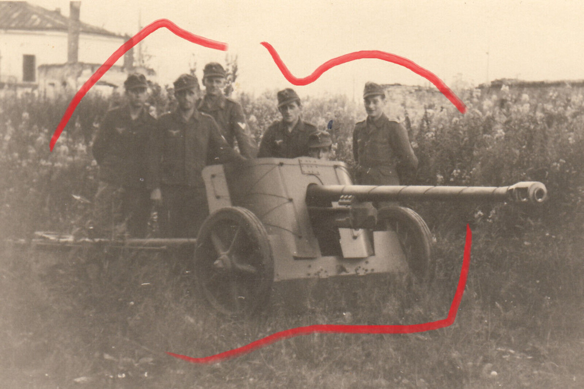 Foto LW Soldat LWFD 7,5cm PAK Weliki Nowgorod 1943 Feld Division Panzerjäger