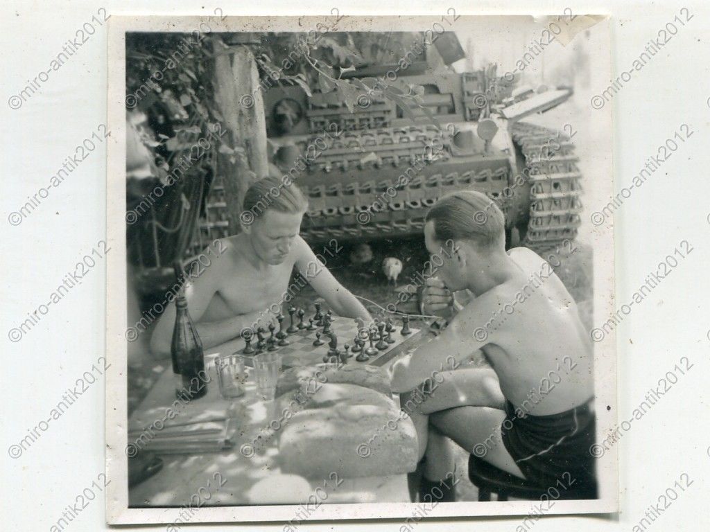 Foto, Panzer-Regiment 6, Panzermänner beim Schac
