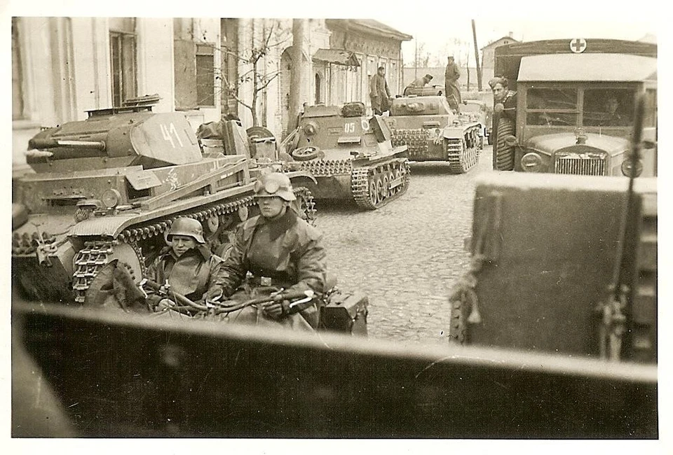 BEST Luftwaffe Motorcycle by 11 Panzer Division Panzer Tanks on Street (3)