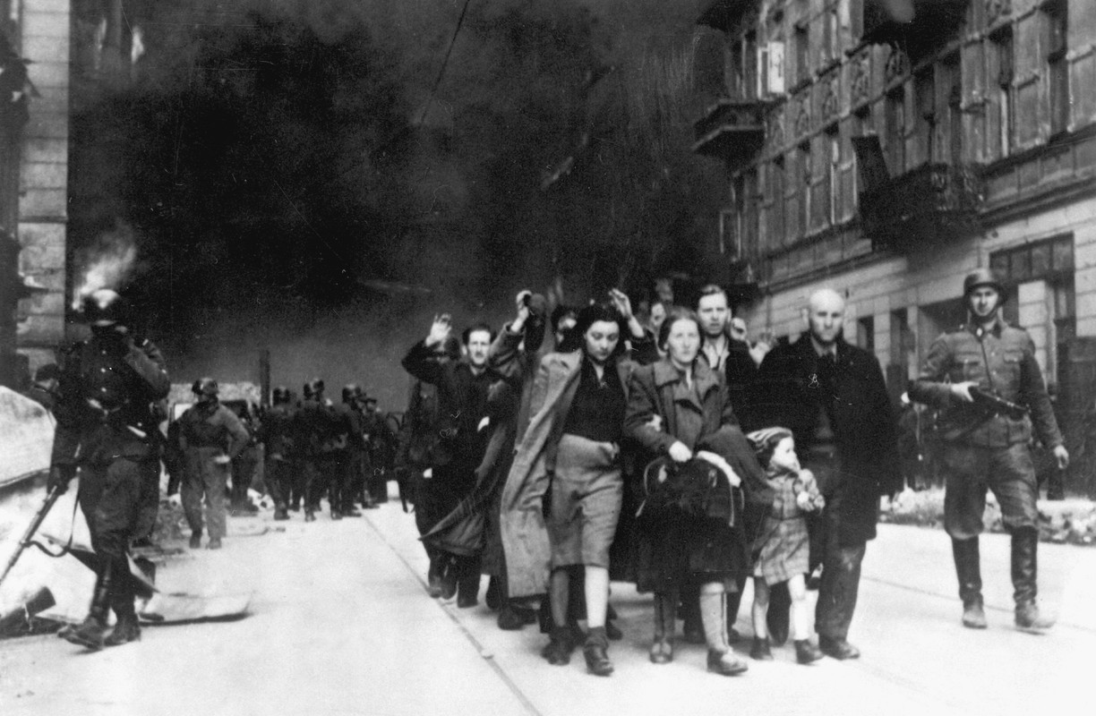 Warsaw-Ghetto-Uprising-09.jpg