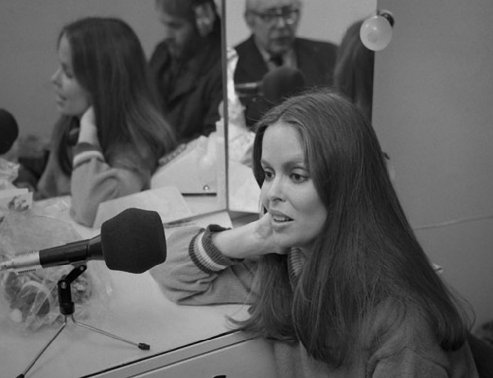 Barbara_Bach_b17