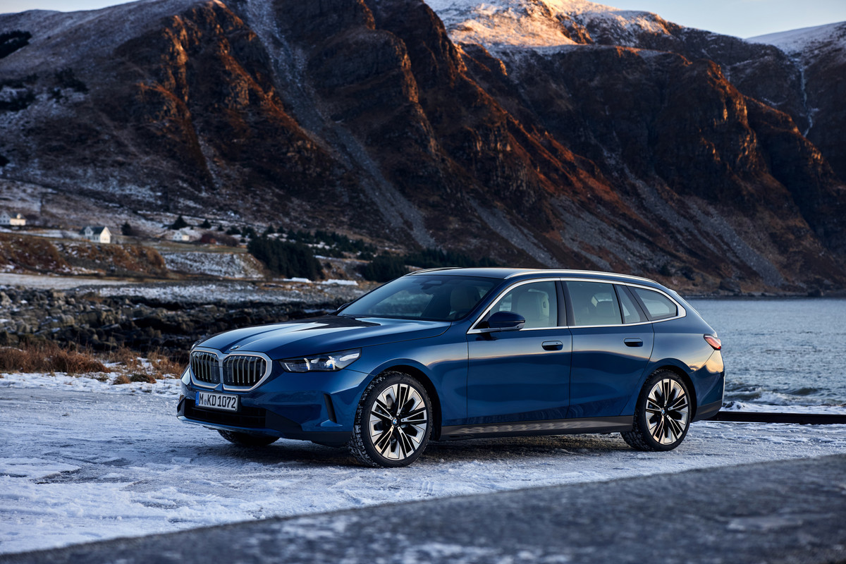 P90537379_highRes_the-new-bmw-520d-xdr