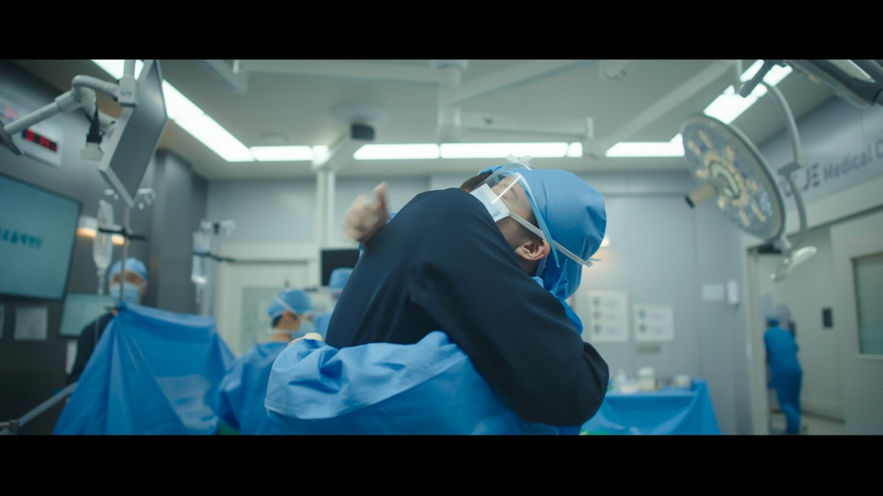 VS--Netflix-ResidentPlaybookE7Episode7-63’56”