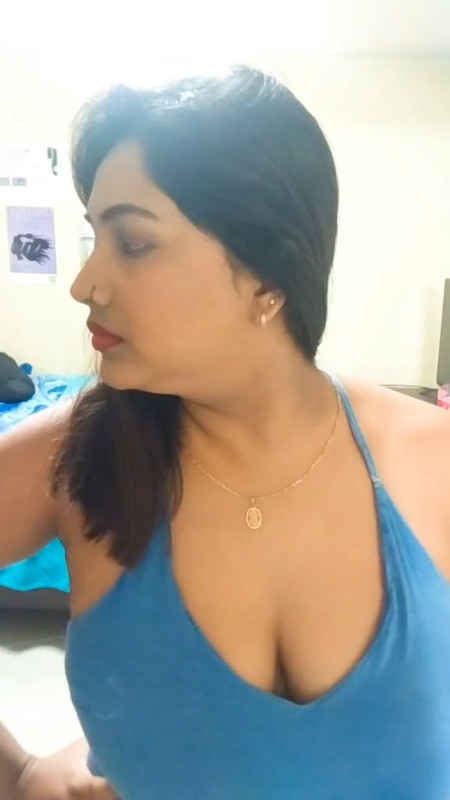 desi girl huge jiggling boobs in blue costume
