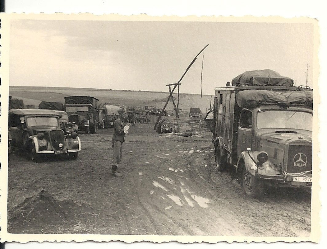 Orig.Foto LKW und Kübelwagen Wehrmacht Marsch nach Stalingrad 1942 Rußland WW2