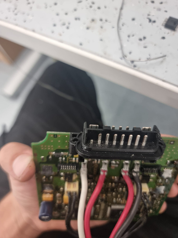 9ACEB564-C5E1-4DC4-8256-9A065984F40B