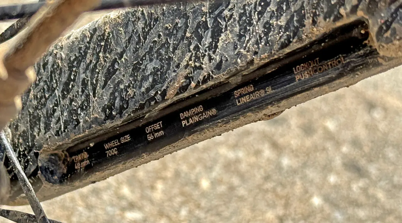 Canyon-DT-Swiss-F132-One-40mm-travel-gravel-suspension-fork_tech-details-sneak-peek