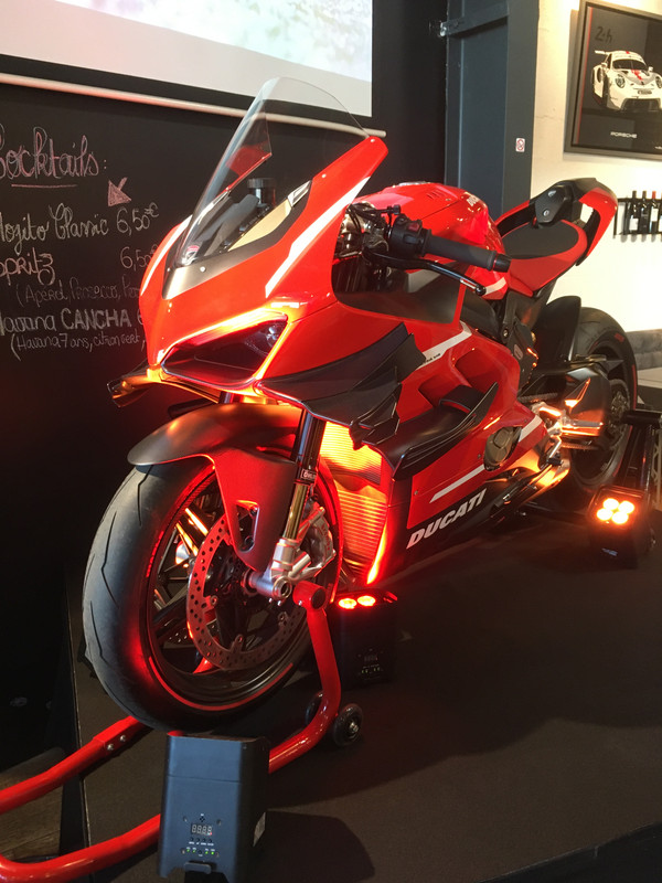 F82A6B05-2AF4-4C5B-8550-BAAB3F5FD3C2